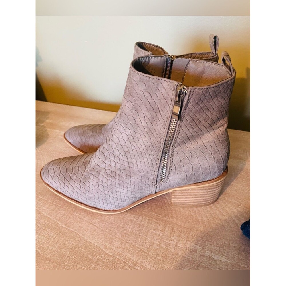 Oliccui snakeskin tan suede boots booties sz 7.5 ladies zip ankle taupe shoes